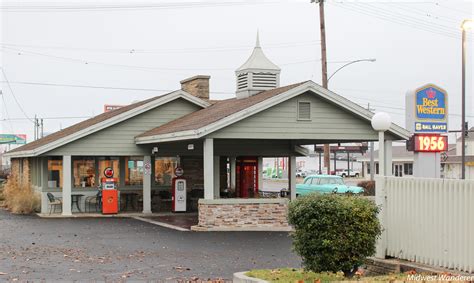 A Nostalgic Stay at the Route 66 Rail Haven Motel in Springfield, Missouri - Midwest Wanderer