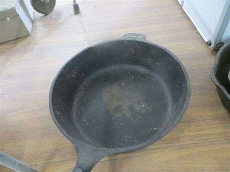 Wagner 1891 10" Deep Cast Iron Skillet - Lambrecht Auction, Inc.