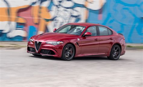 Alfa Romeo Giulia Quadrifoglio Reviews | Alfa Romeo Giulia Quadrifoglio Price, Photos, and Specs ...