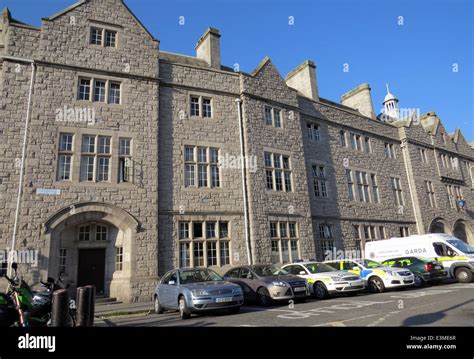 DUBLIN, Eire. Pearse Street Garda Station built in 1910. Photo Tony Stock Photo: 71135647 - Alamy