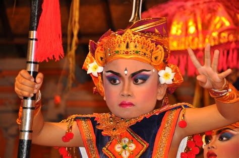 Discovering Balinese Dance: Balinese Dance Costumes