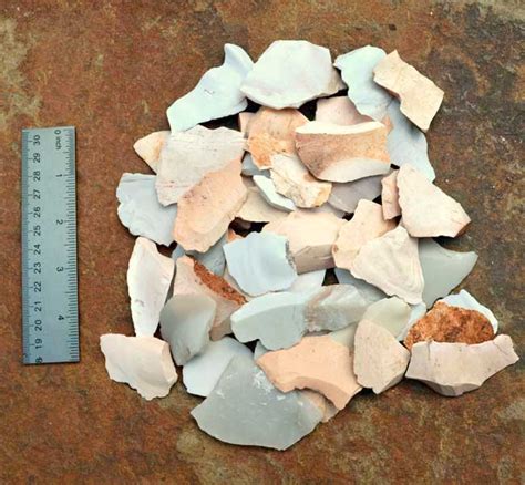 Small, Thin Flakes Mix - Flint Knapping Stone & Supplies | GoKnapping