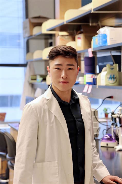 Student Research Honors Late Mentor and Discovers New Blood Cancer Treatment - News Center