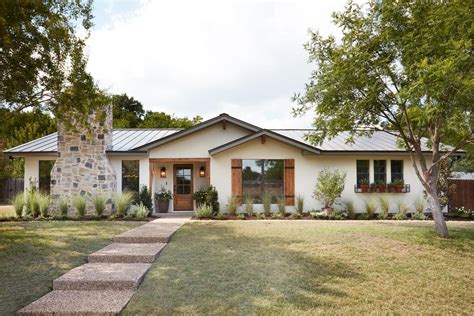 Real Life Rooms: A Reimagined Ranch Exterior with Added Curb Appeal ...