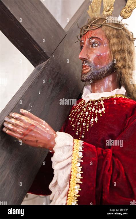 Scultpure of Jesus with a Giant Wooden Cross Stock Photo - Alamy