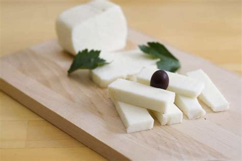 What Is The Best Halloumi Cheese Substitute? 10 Options To Consider ...