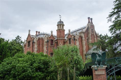 Tokyo Disneyland - Haunted Mansion