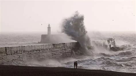 Storm Jocelyn: Menacing maps show where dangerous 80mph gales will rip ...