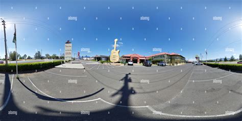 360° view of The Big Golden Guitar in Tamworth - Alamy