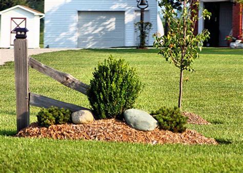 ideas for planting in front of a split rail fence | This simple landscaping looks great ...