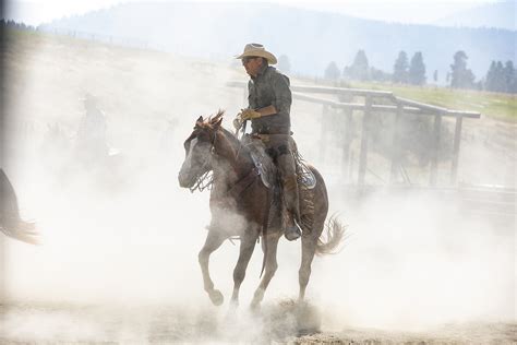 ‘Yellowstone’: Season 2 Premiere Brings a Medical Crisis | DRGNews