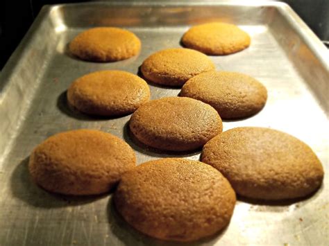 Mom's Long Lost Ginger Crisps Cookies - Meemaw Eats