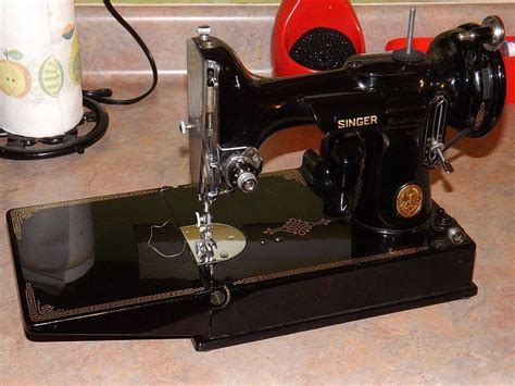 Singer featherweight sewing machine | Collectors Weekly