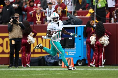 Miami Dolphins join Tyreek Hill in incredible TD celebration against ...