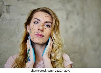 Close Portrait Attractive Female Painter Oil Stock Photo 2122742297 | Shutterstock