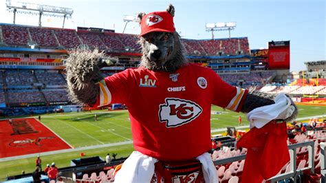 How a Kansas City Football Superfan in a Wolf Costume Ended Up in a Cage - The New York Times