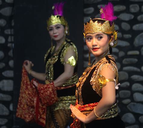 Why I Will Always Live to Practice The Classic Javanese Dance - Dea Safira