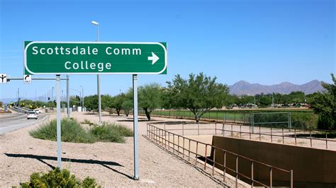 4 reasons why community college may be the right turn for you