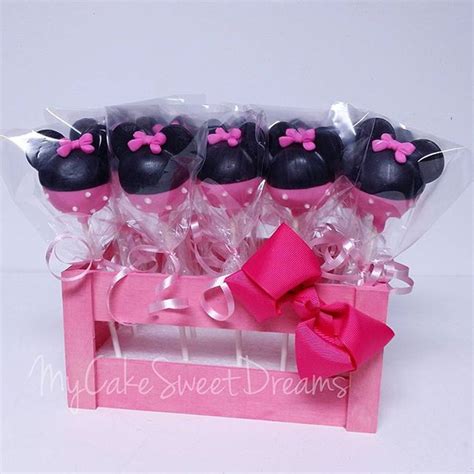 Minnie Mouse Cake Pops - CakeCentral.com