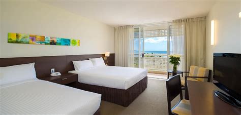 Holiday Inn Cairns Harbourside - My Queensland