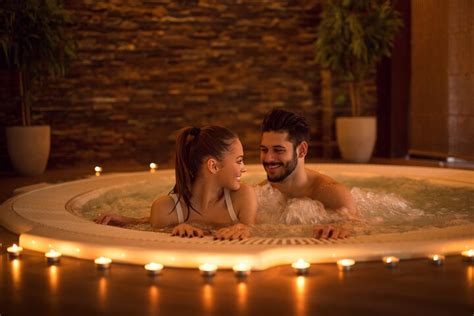 Massagem para casais com jacuzzi privado, taça de cava e entrada no SPA ...