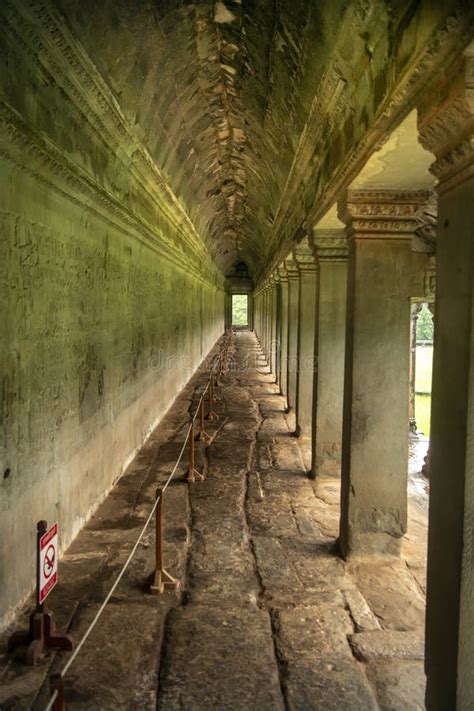 Angkor Wat is the Largest Temple in the World, it Rains in the Rainy ...