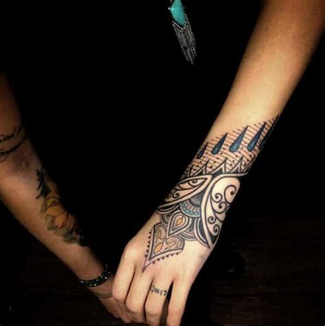 Wrist Tattoos for Girls- the best ideas for Tattoo lovers in 2020 (With images) | Wrist tattoos ...