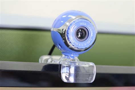 How to Attach Webcam to Monitor? - TechnoWifi