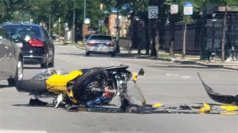 Motorcyclist dies in crash on South Side - ABC7 Chicago