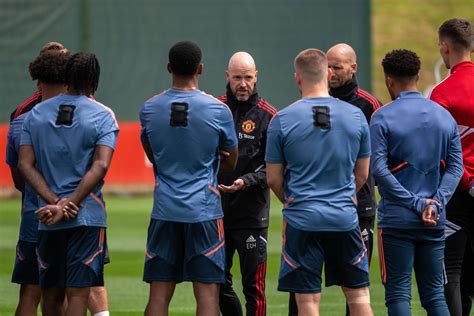 WATCH: Manchester United players coerced to do push-ups after training ...