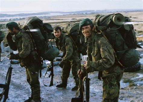 Royal Marines in the Falklands [800x571] : r/MilitaryPorn