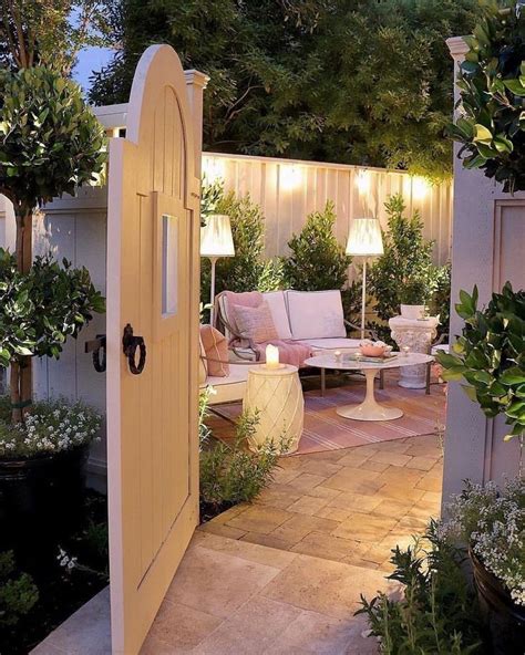 20 Stunning Small Patio Garden Decorating Ideas | Διακόσμηση εξωτερικών χώρων, Ιδέες κήπου