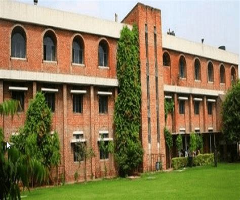 DU ADMISSION: BHARATI COLLEGE DELHI UNIVERSITY | DETAILS HERE