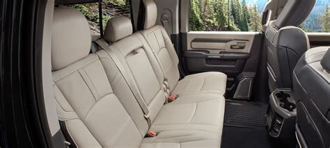 Interior de la Ram 3500 2023 | Interior de la Limited Longhorn™ y mucho más