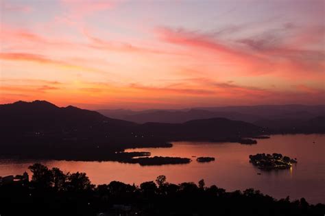 Premium Photo | Sunset over the lake in Udaipur town Rajasthan India