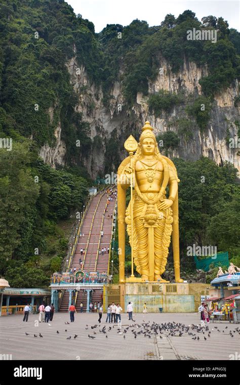 Batu caves temple Malaysia Murugan statue Stock Photo - Alamy