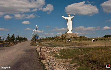 File:Świebodzin, Pomnik Chrystusa Króla - fotopolska.eu (226300).jpg - Wikimedia Commons