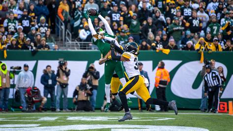 Jets Spoil Steelers’ Playoff View With a Win - The New York Times