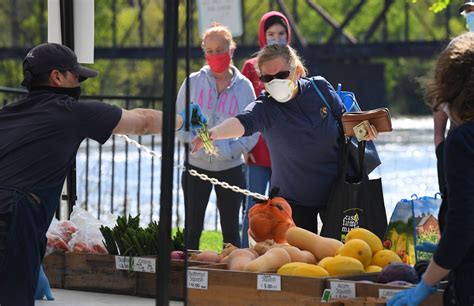 Farmers markets, golf courses, state parks reopen in time for gorgeous spring day (PHOTOS ...