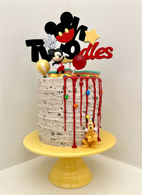 Mickey Mouse Drip Cake | Drip cakes, Novelty lamp, No bake cake