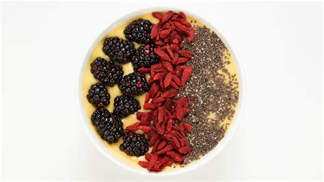 These 5-Minute Smoothie Bowls Will Change Your Breakfast Routine | HuffPost Canada