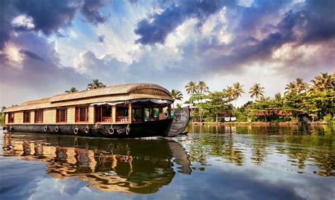 A Houseboat Cruise in Kerala - What can you expect?