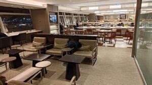 Japan Airlines First Class Lounge in Haneda is amazing - Fly for Points