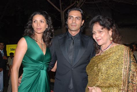 Bollywood Actor Arjun Rampal Family Photos - MERE PIX