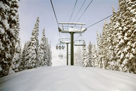 The 7 Biggest Ski Resorts in Washington State [With a Map]