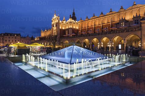 Poland, Krakow, Main Square in Old Town at night, illuminated fountain ...