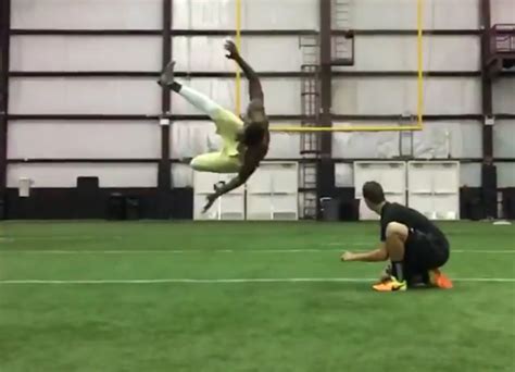 UCF kicker Donald De La Haye pulls off insane flip-trick kick