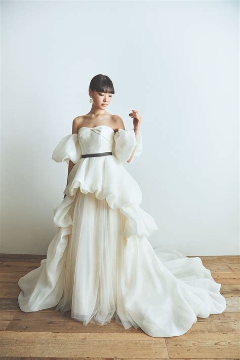 First Look: Modern Wedding Dresses from ituwa's Spring 2022 Collection