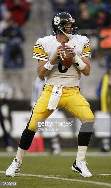 Quarterback Tommy Maddox of the Pittsburgh Steelers drops back to ...