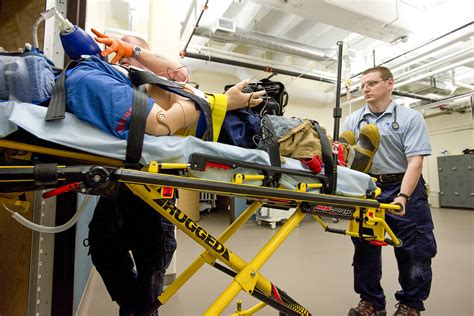 What is the difference between an EMT and paramedic? - KCC Daily